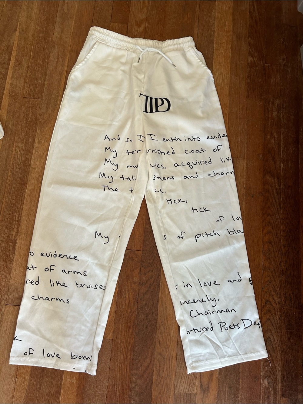 Unique White Graphic  Pants with Script size L “linen look”
